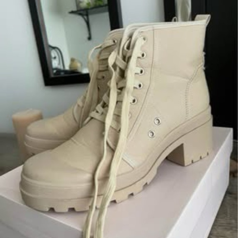 Women’s Chinese Laundry Bunny Canvas Combat Boot in Cream. Fit is size 9 (40)